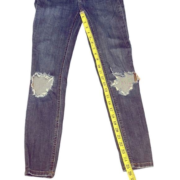 Free People Distressed Denim Jeans Size 26 - Picture 5 of 10